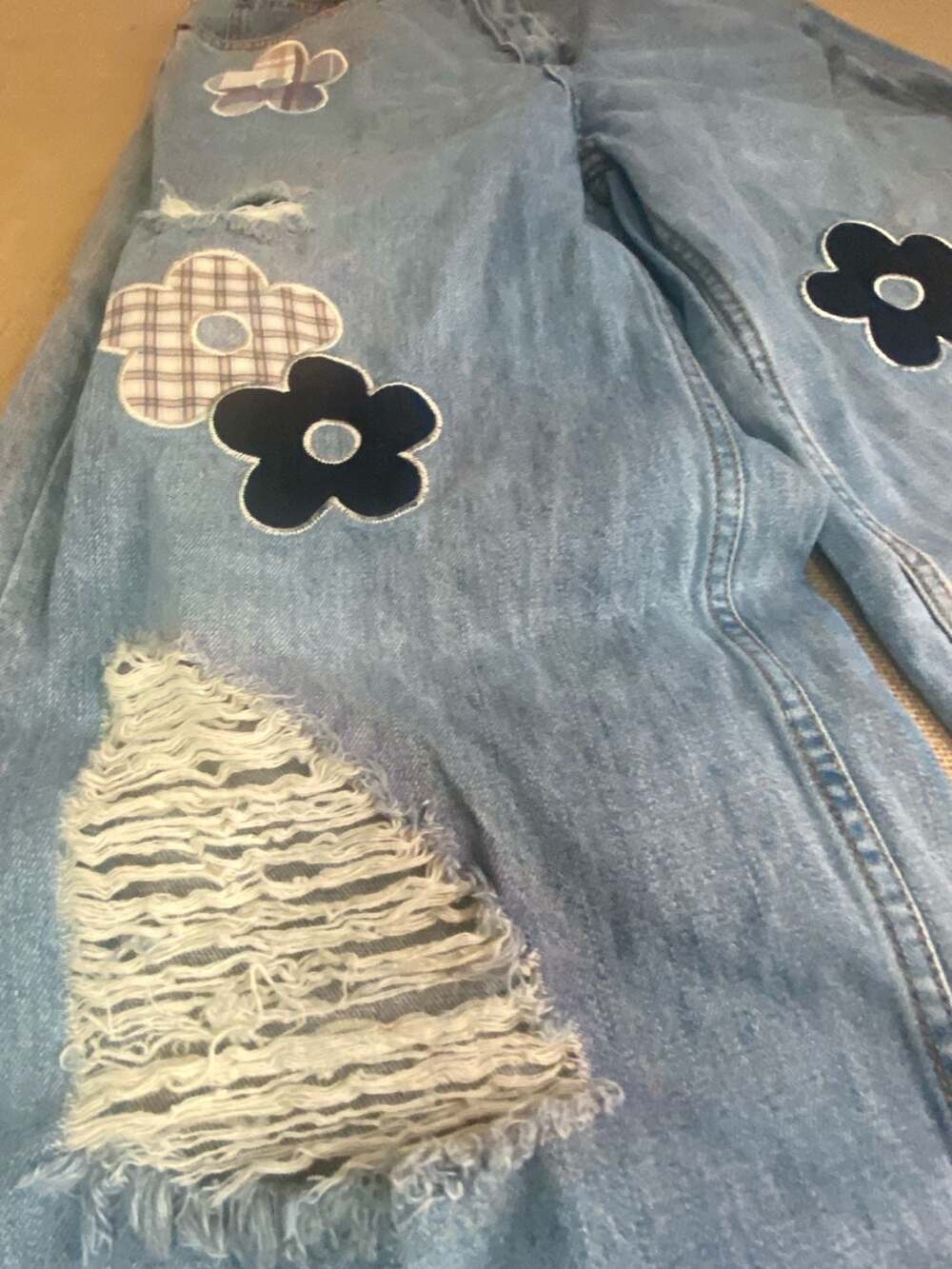 Urban Outfitters BDG Skater Baggy Patchwork Flower Distressed Jeans - Picture 4 of 15